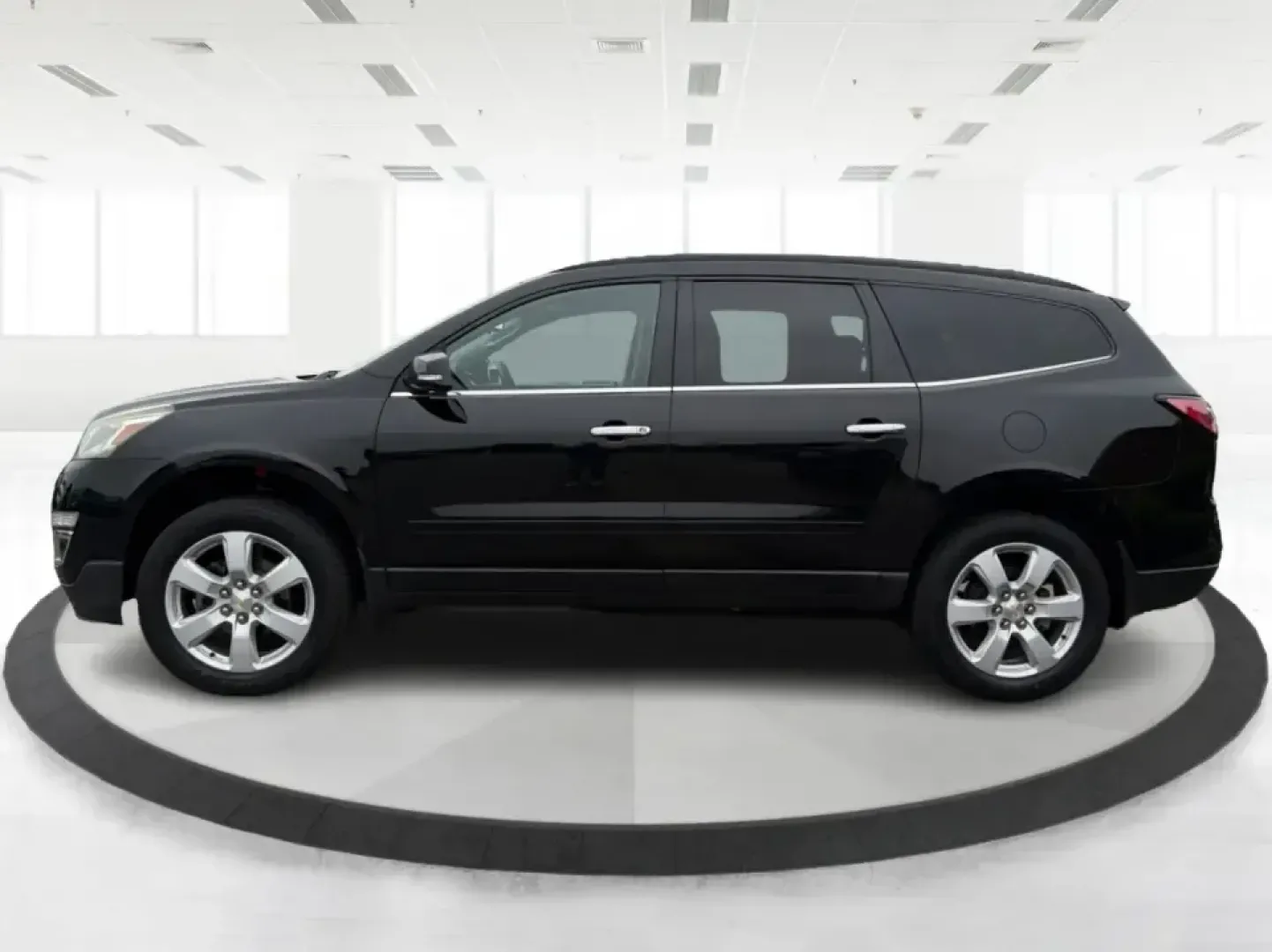 2016 Chevrolet Traverse 1LT (1GNKRGKD1GJ) with an 3.6L V-6 gasoline direct injection engine, 6A transmission, located at 8750 N County Rd 25A, Piqua, OH, 45356, (937) 908-9800, 40.164391, -84.232513 - Load up the kids, the cooler, and the weekend plans-this 2016 Chevrolet Traverse 1LT is the kind of family-ready SUV that makes school runs, long commutes, and Ohio road trips feel simpler. With three-row flexibility, a confident 3.6L V6, and everyday comfort features, it's a smart pick for growing- Photo#5