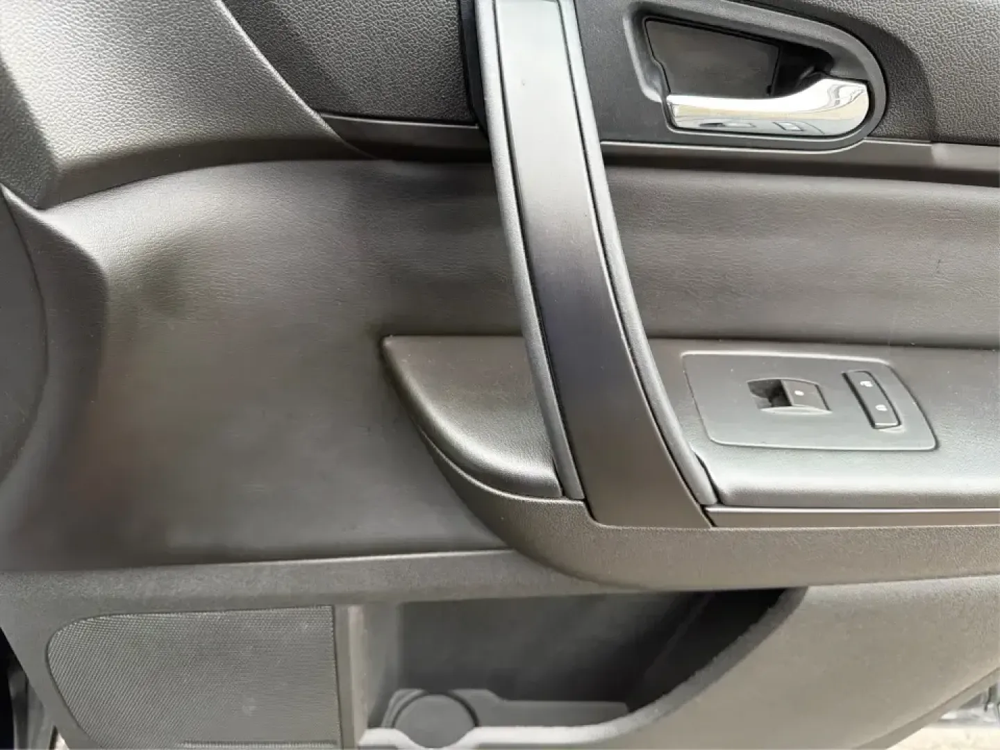 2016 Chevrolet Traverse 1LT (1GNKRGKD1GJ) with an 3.6L V-6 gasoline direct injection engine, 6A transmission, located at 8750 N County Rd 25A, Piqua, OH, 45356, (937) 908-9800, 40.164391, -84.232513 - Load up the kids, the cooler, and the weekend plans-this 2016 Chevrolet Traverse 1LT is the kind of family-ready SUV that makes school runs, long commutes, and Ohio road trips feel simpler. With three-row flexibility, a confident 3.6L V6, and everyday comfort features, it's a smart pick for growing- Photo#20
