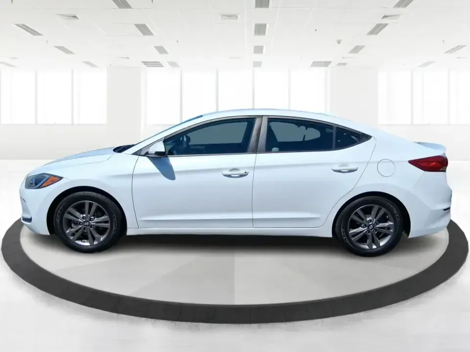 2017 Hyundai Elantra SE (5NPD84LF7HH) with an Nu 2L I-4 DOHC engine, 6A transmission, located at 880 E. National Road, Vandalia, OH, 45377, (937) 908-9800, 39.891918, -84.183594 - Need a smart, efficient sedan for the daily commute from Vandalia to Dayton, quick school drop-offs, or weekend runs out to the National Museum of the U.S. Air Force? This 2017 Hyundai Elantra SE is the kind of practical, comfortable ride that fits real life-easy to park, easy to drive, and efficien - Photo#5