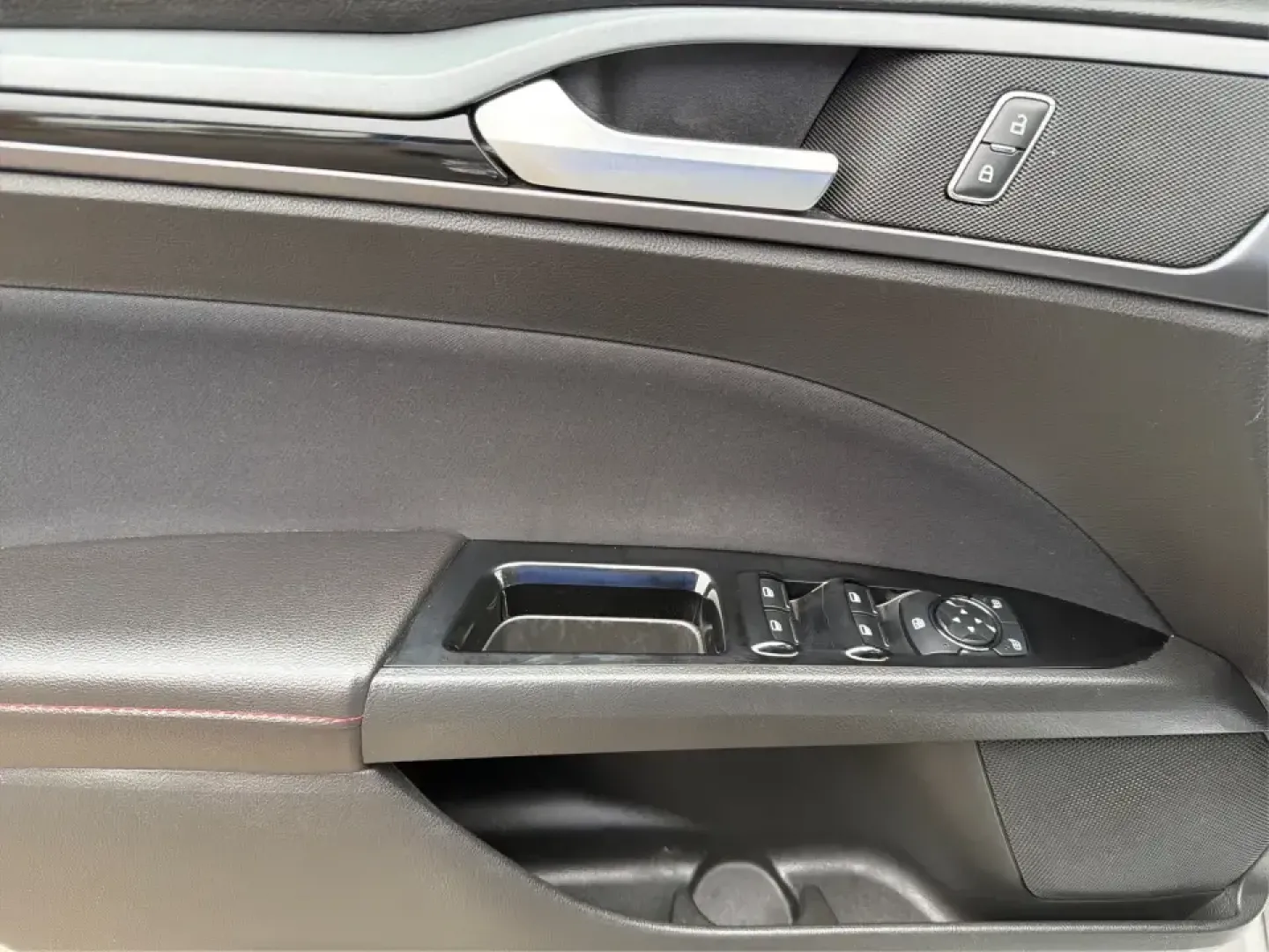 2014 Ford Fusion SE (3FA6P0H90ER) with an 2.0L L4 DOHC 16V engine, located at 1951 S Dayton Lakeview Rd., New Carlisle, OH, 45344, (937) 908-9800, 39.890999, -84.050255 - Picture your next week: smooth commutes down I70, quick errands to Kroger, and a comfortable weekend drive to Dayton or Springfield-without driving something that feels bare-bones. This 2014 Ford Fusion SE in Ingot Silver Metallic fits real life in New Carlisle, Ohio, with the kind of practical comf- Photo#19