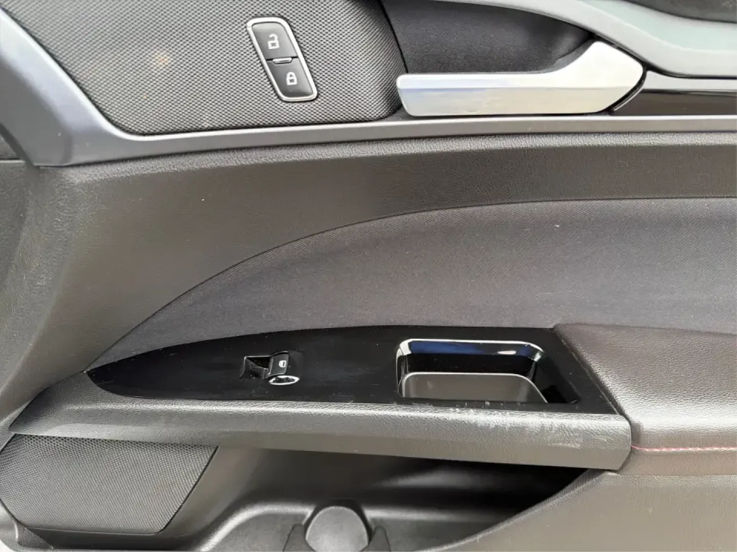 2014 Ford Fusion SE (3FA6P0H90ER) with an 2.0L L4 DOHC 16V engine, located at 1951 S Dayton Lakeview Rd., New Carlisle, OH, 45344, (937) 908-9800, 39.890999, -84.050255 - Picture your next week: smooth commutes down I70, quick errands to Kroger, and a comfortable weekend drive to Dayton or Springfield-without driving something that feels bare-bones. This 2014 Ford Fusion SE in Ingot Silver Metallic fits real life in New Carlisle, Ohio, with the kind of practical comf- Photo#20