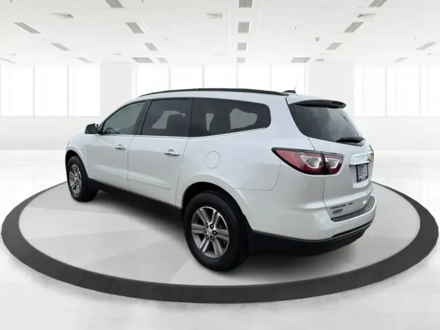 2017 Chevrolet Traverse 2LT (1GNKVHKD5HJ) with an 3.6L V-6 gasoline direct injection engine, 6A transmission, located at 1951 S Dayton Lakeview Rd., New Carlisle, OH, 45344, (937) 908-9800, 39.890999, -84.050255 - Big weekend plans, a growing family, or a daily commute that demands space and comfort? This 2017 Chevrolet Traverse 2LT is the kind of SUV that fits real life in Riverside-ready for school drop-offs, Costco runs, and road trips out toward Hocking Hills with room for friends, gear, and everyone's sn - Photo#4