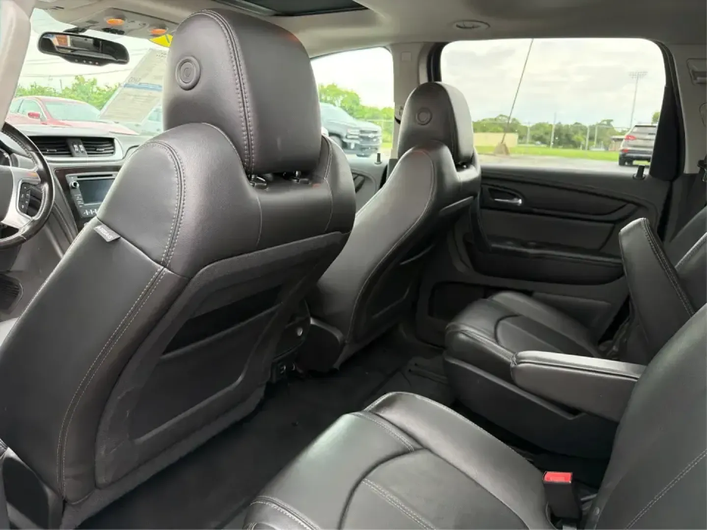 2017 Chevrolet Traverse 2LT (1GNKVHKD5HJ) with an 3.6L V-6 gasoline direct injection engine, 6A transmission, located at 1951 S Dayton Lakeview Rd., New Carlisle, OH, 45344, (937) 908-9800, 39.890999, -84.050255 - Big weekend plans, a growing family, or a daily commute that demands space and comfort? This 2017 Chevrolet Traverse 2LT is the kind of SUV that fits real life in Riverside-ready for school drop-offs, Costco runs, and road trips out toward Hocking Hills with room for friends, gear, and everyone's sn - Photo#10