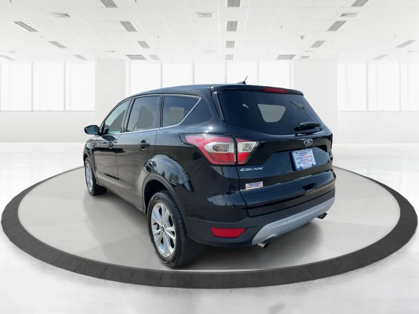 2017 Ford Escape SE (1FMCU0G9XHU) with an EcoBoost 1.5L I-4 gasoline direct injection engine, located at 1184 Kauffman Ave, Fairborn, OH, 45324, (937) 908-9800, 39.807072, -84.030914 - ### Discover the Adventure of the 2017 Ford Escape SE at Advantage Car and Credit<br /> <br /> If you're seeking a vehicle that perfectly adapts to your active lifestyle, look no further than the 2017 Ford Escape SE, available now at Advantage Car and Credit in Fairborn, OH. Whether you're embarking - Photo#4