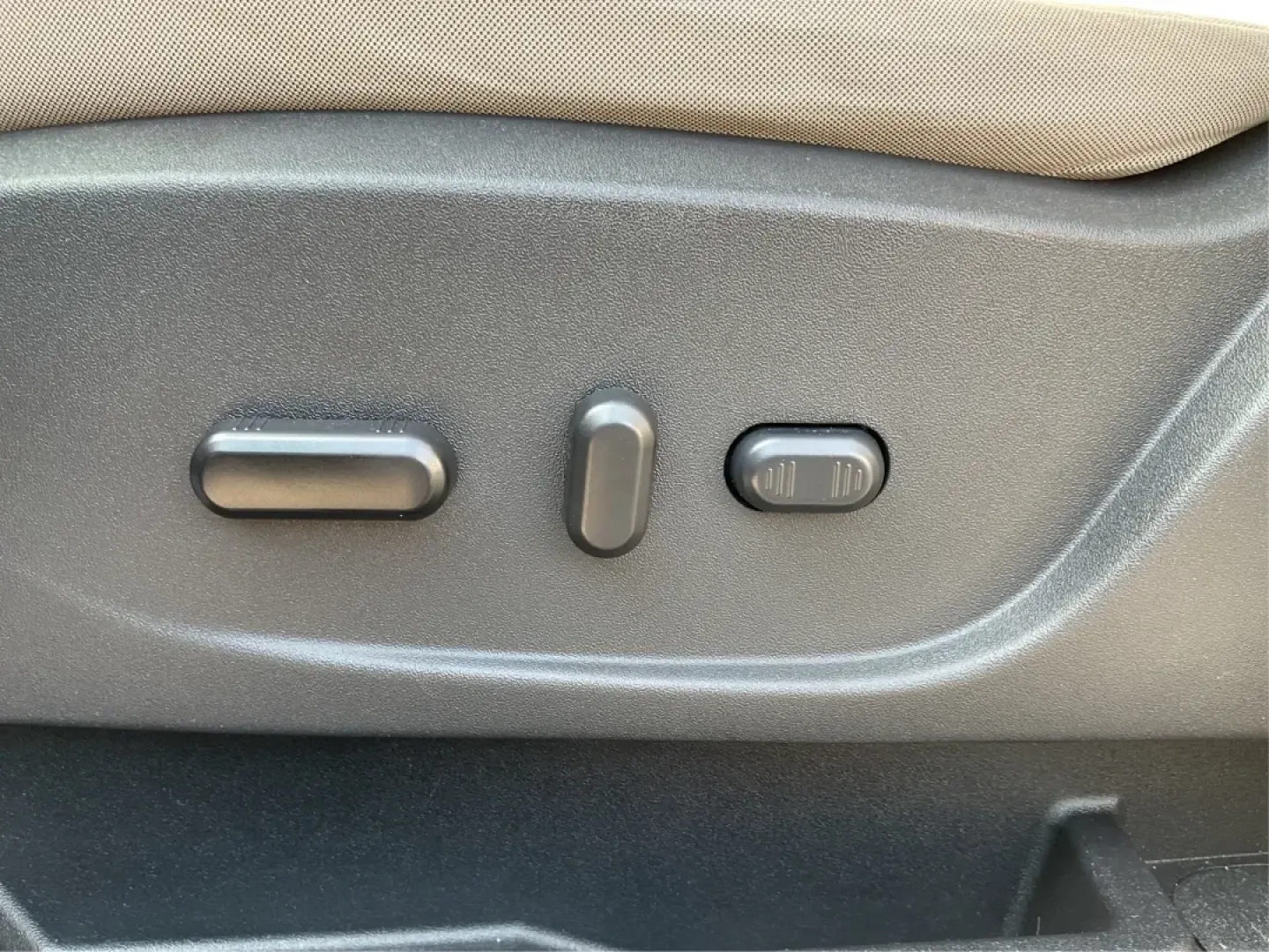 2017 Ford Escape SE (1FMCU0G9XHU) with an EcoBoost 1.5L I-4 gasoline direct injection engine, located at 1184 Kauffman Ave, Fairborn, OH, 45324, (937) 908-9800, 39.807072, -84.030914 - ### Discover the Adventure of the 2017 Ford Escape SE at Advantage Car and Credit<br /> <br /> If you're seeking a vehicle that perfectly adapts to your active lifestyle, look no further than the 2017 Ford Escape SE, available now at Advantage Car and Credit in Fairborn, OH. Whether you're embarking - Photo#17