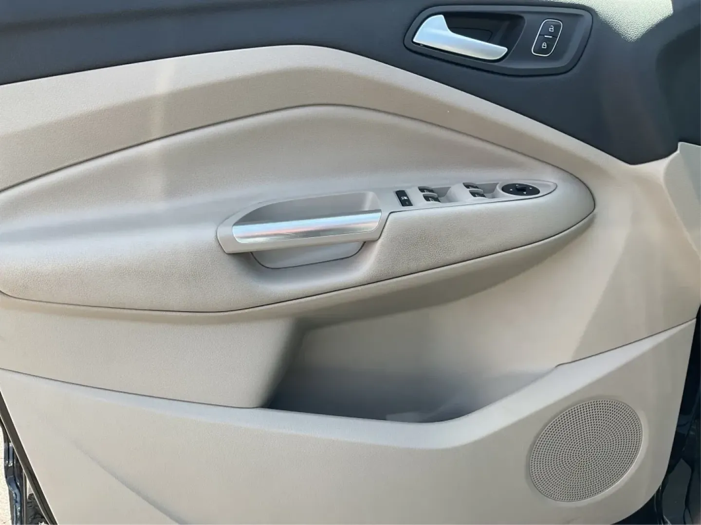 2017 Ford Escape SE (1FMCU0G9XHU) with an EcoBoost 1.5L I-4 gasoline direct injection engine, located at 1184 Kauffman Ave, Fairborn, OH, 45324, (937) 908-9800, 39.807072, -84.030914 - ### Discover the Adventure of the 2017 Ford Escape SE at Advantage Car and Credit<br /> <br /> If you're seeking a vehicle that perfectly adapts to your active lifestyle, look no further than the 2017 Ford Escape SE, available now at Advantage Car and Credit in Fairborn, OH. Whether you're embarking - Photo#18