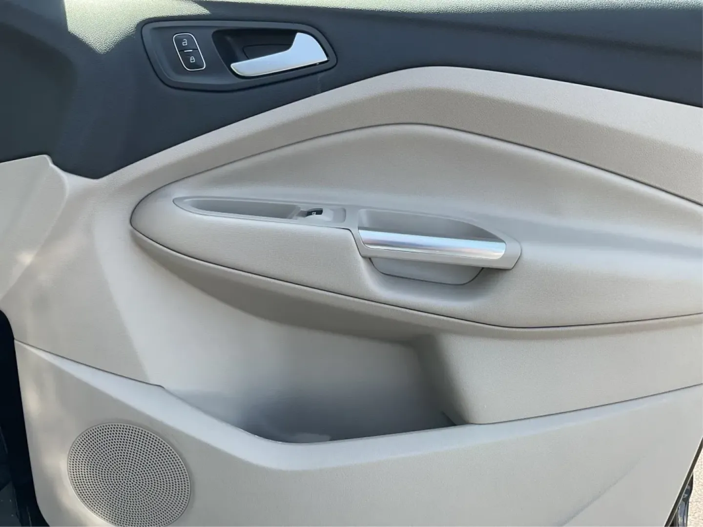 2017 Ford Escape SE (1FMCU0G9XHU) with an EcoBoost 1.5L I-4 gasoline direct injection engine, located at 1184 Kauffman Ave, Fairborn, OH, 45324, (937) 908-9800, 39.807072, -84.030914 - ### Discover the Adventure of the 2017 Ford Escape SE at Advantage Car and Credit<br /> <br /> If you're seeking a vehicle that perfectly adapts to your active lifestyle, look no further than the 2017 Ford Escape SE, available now at Advantage Car and Credit in Fairborn, OH. Whether you're embarking - Photo#19