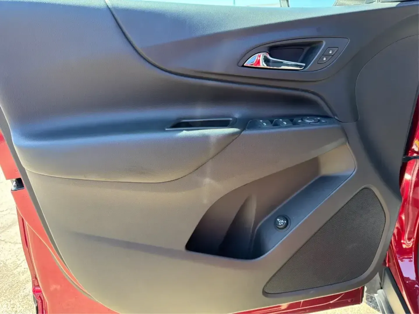 2019 Chevrolet Equinox LT (3GNAXJEV6KS) with an 1.5L I-4 gasoline direct injection engine, 6A transmission, located at 4508 South Dixie Dr, Moraine, OH, 45439, (937) 908-9800, 39.689976, -84.218452 - Need one SUV that can handle weekday commutes down South Dixie Dr, school drop-offs, and a weekend run to Carillon Historical Park or the Dayton Dragons game? This 2019 Chevrolet Equinox LT in eye-catching Cajun Red Tintcoat is a smart, comfortable choice for busy lives in the Miami Valley-especiall- Photo#18