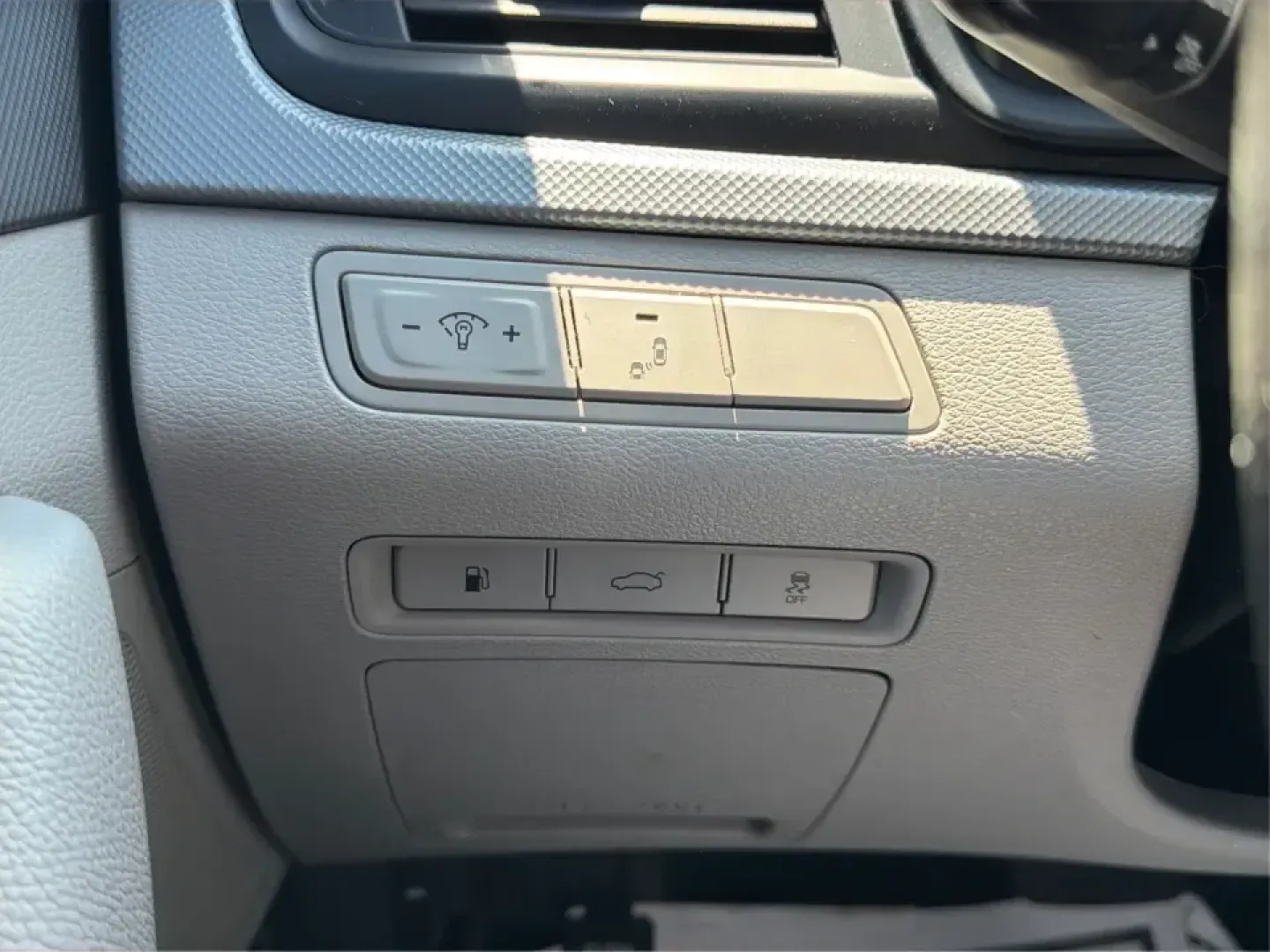 2018 Hyundai Sonata Eco (5NPE24AA3JH) with an 1.6L L4 DOHC 16V TURBO engine, 7A transmission, located at 1951 S Dayton Lakeview Rd., New Carlisle, OH, 45344, (937) 908-9800, 39.890999, -84.050255 - Need a smart, fuel-friendly sedan for a long commute to Dayton, a weekend run to Springfield, or daily school-and-grocery duty around Clark County? This 2018 Hyundai Sonata ECO is built for real life: comfortable for highway miles, easy to park in town, and efficient enough to keep your routine movi- Photo#17