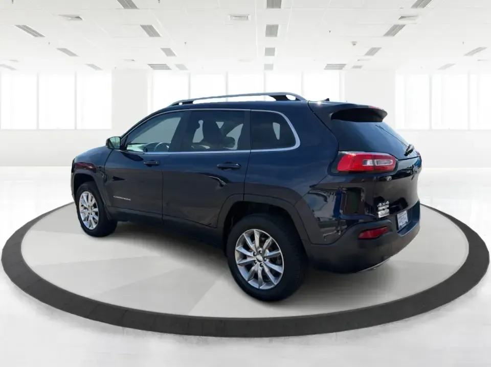 2016 Jeep Cherokee Limited (1C4PJMDB9GW) with an 2.4L L4 DOHC 16V engine, 9A transmission, located at 1184 Kauffman Ave, Fairborn, OH, 45324, (937) 908-9800, 39.807072, -84.030914 - Weekend escapes to John Bryan State Park, snowy commutes to Wright-Patterson AFB, or a comfortable daily run down I675-this 2016 Jeep Cherokee Limited is built for the Fairborn lifestyle. With confident AWD capability, a refined interior, and smart tech for navigation and connectivity, it's a great - Photo#4