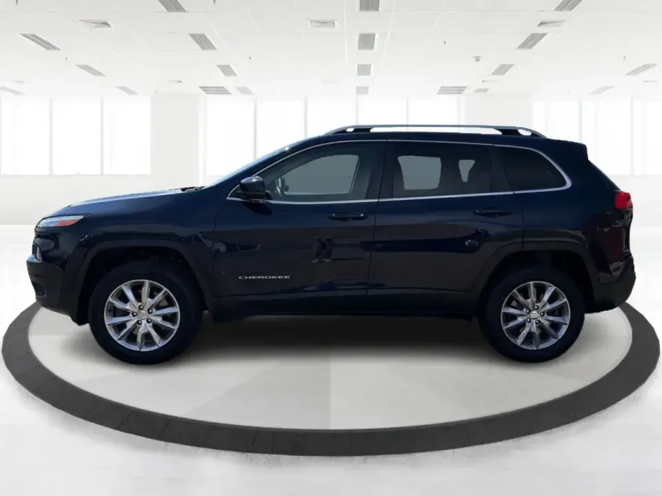 2016 Jeep Cherokee Limited (1C4PJMDB9GW) with an 2.4L L4 DOHC 16V engine, 9A transmission, located at 1184 Kauffman Ave, Fairborn, OH, 45324, (937) 908-9800, 39.807072, -84.030914 - Weekend escapes to John Bryan State Park, snowy commutes to Wright-Patterson AFB, or a comfortable daily run down I675-this 2016 Jeep Cherokee Limited is built for the Fairborn lifestyle. With confident AWD capability, a refined interior, and smart tech for navigation and connectivity, it's a great - Photo#5