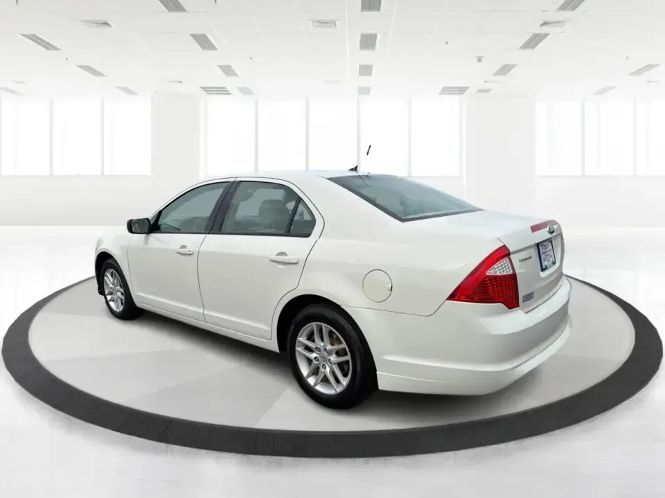2012 Ford Fusion S (3FAHP0GA0CR) with an 2.5L L4 DOHC 16V engine, located at 8750 N County Rd 25A, Piqua, OH, 45356, (937) 908-9800, 40.164391, -84.232513 - Need a reliable commuter that still feels comfortable for weekend getaways and everyday errands around Troy? This 2012 Ford Fusion S sedan is a smart pick for drivers who want a dependable, easy-to-live-with car for trips down I75, quick runs to the Troy Community Center, or relaxed evenings cruisin- Photo#4