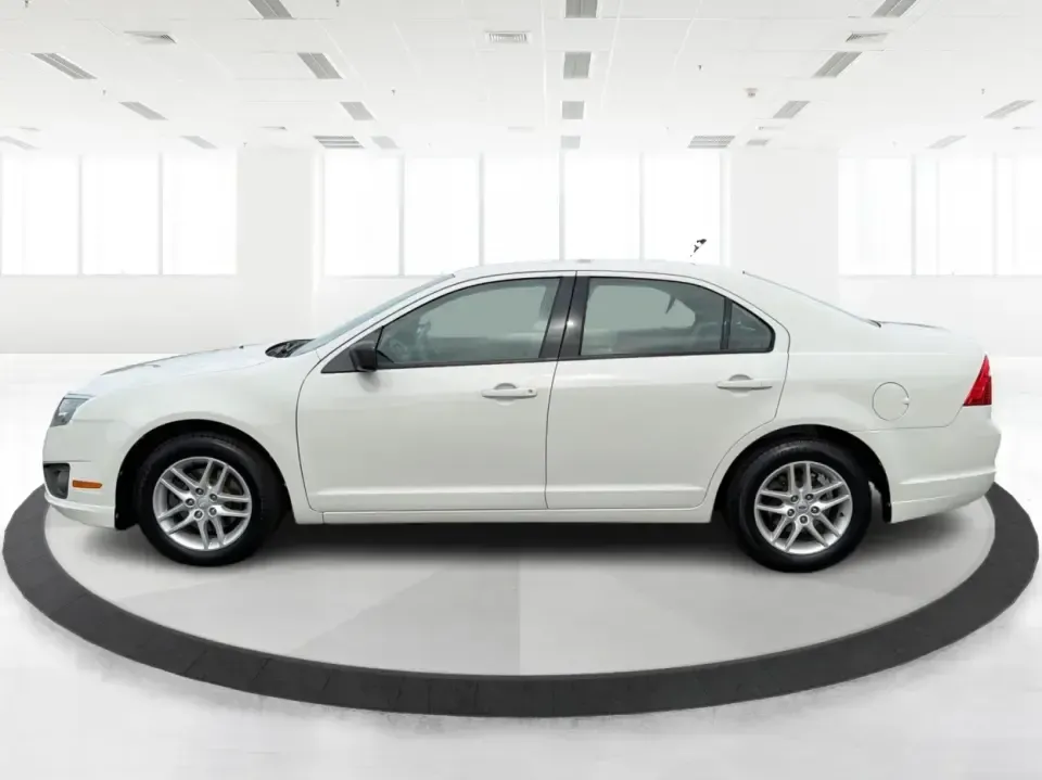 2012 Ford Fusion S (3FAHP0GA0CR) with an 2.5L L4 DOHC 16V engine, located at 8750 N County Rd 25A, Piqua, OH, 45356, (937) 908-9800, 40.164391, -84.232513 - Need a reliable commuter that still feels comfortable for weekend getaways and everyday errands around Troy? This 2012 Ford Fusion S sedan is a smart pick for drivers who want a dependable, easy-to-live-with car for trips down I75, quick runs to the Troy Community Center, or relaxed evenings cruisin- Photo#5