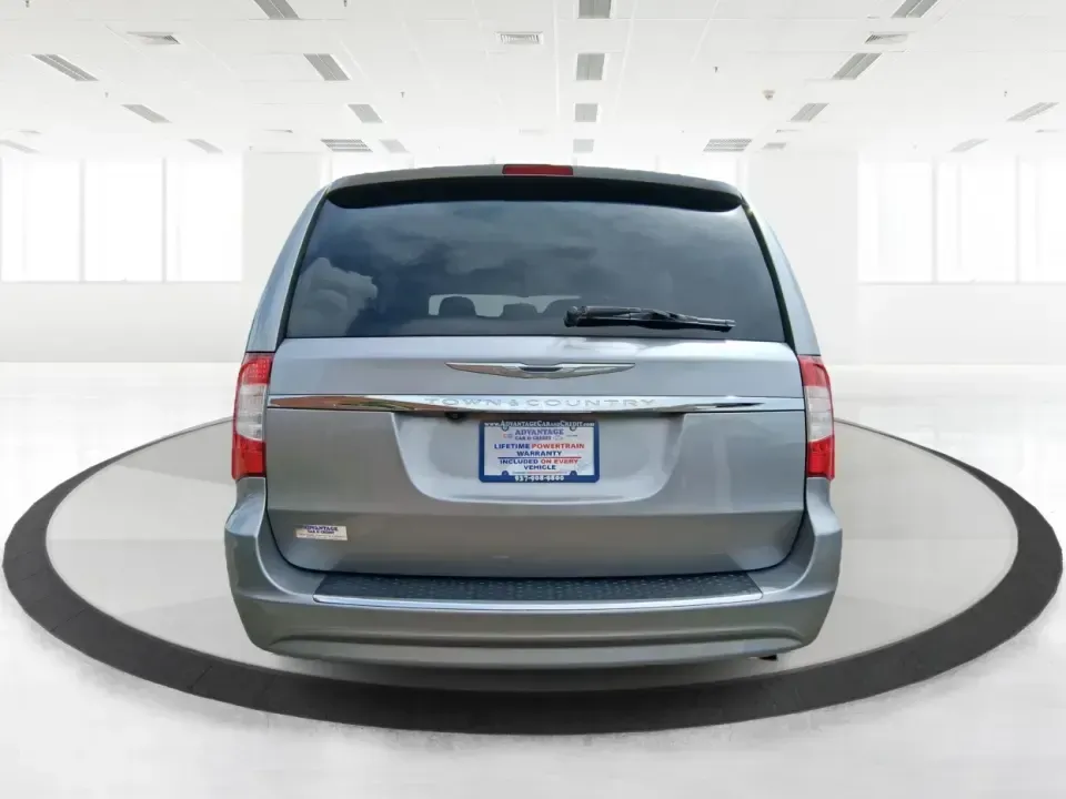 2016 Chrysler Town and Country Touring (2C4RC1BG4GR) with an 3.6L V6 DOHC 24V engine, 6A transmission, located at 1184 Kauffman Ave, Fairborn, OH, 45324, (937) 908-9800, 39.807072, -84.030914 - Load up the kids, the cooler, and the playlist-this 2016 Chrysler Town and Country Touring is built for real life in Fairborn, from school drop-offs and Wright-Patterson AFB commutes to weekend trips up I-675 and family days at Wright State University events. With its comfortable cabin, flexible s - Photo#3
