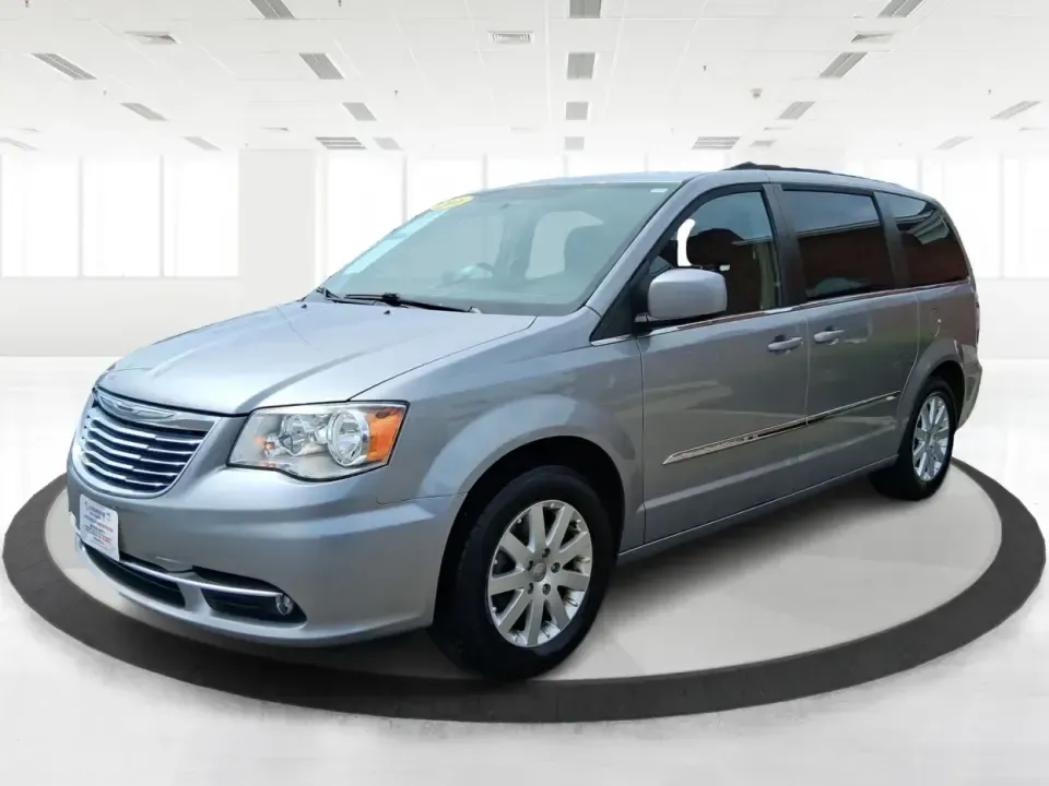 2016 Chrysler Town and Country Touring (2C4RC1BG4GR) with an 3.6L V6 DOHC 24V engine, 6A transmission, located at 1184 Kauffman Ave, Fairborn, OH, 45324, (937) 908-9800, 39.807072, -84.030914 - Load up the kids, the cooler, and the playlist-this 2016 Chrysler Town and Country Touring is built for real life in Fairborn, from school drop-offs and Wright-Patterson AFB commutes to weekend trips up I-675 and family days at Wright State University events. With its comfortable cabin, flexible s - Photo#8