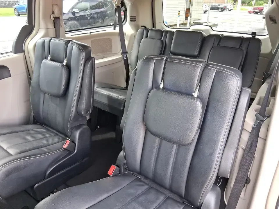 2016 Chrysler Town and Country Touring (2C4RC1BG4GR) with an 3.6L V6 DOHC 24V engine, 6A transmission, located at 1184 Kauffman Ave, Fairborn, OH, 45324, (937) 908-9800, 39.807072, -84.030914 - Load up the kids, the cooler, and the playlist-this 2016 Chrysler Town and Country Touring is built for real life in Fairborn, from school drop-offs and Wright-Patterson AFB commutes to weekend trips up I-675 and family days at Wright State University events. With its comfortable cabin, flexible s - Photo#10