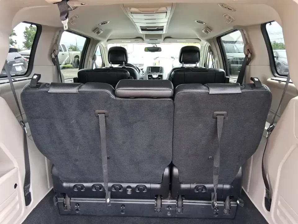 2016 Chrysler Town and Country Touring (2C4RC1BG4GR) with an 3.6L V6 DOHC 24V engine, 6A transmission, located at 1184 Kauffman Ave, Fairborn, OH, 45324, (937) 908-9800, 39.807072, -84.030914 - Load up the kids, the cooler, and the playlist-this 2016 Chrysler Town and Country Touring is built for real life in Fairborn, from school drop-offs and Wright-Patterson AFB commutes to weekend trips up I-675 and family days at Wright State University events. With its comfortable cabin, flexible s - Photo#12
