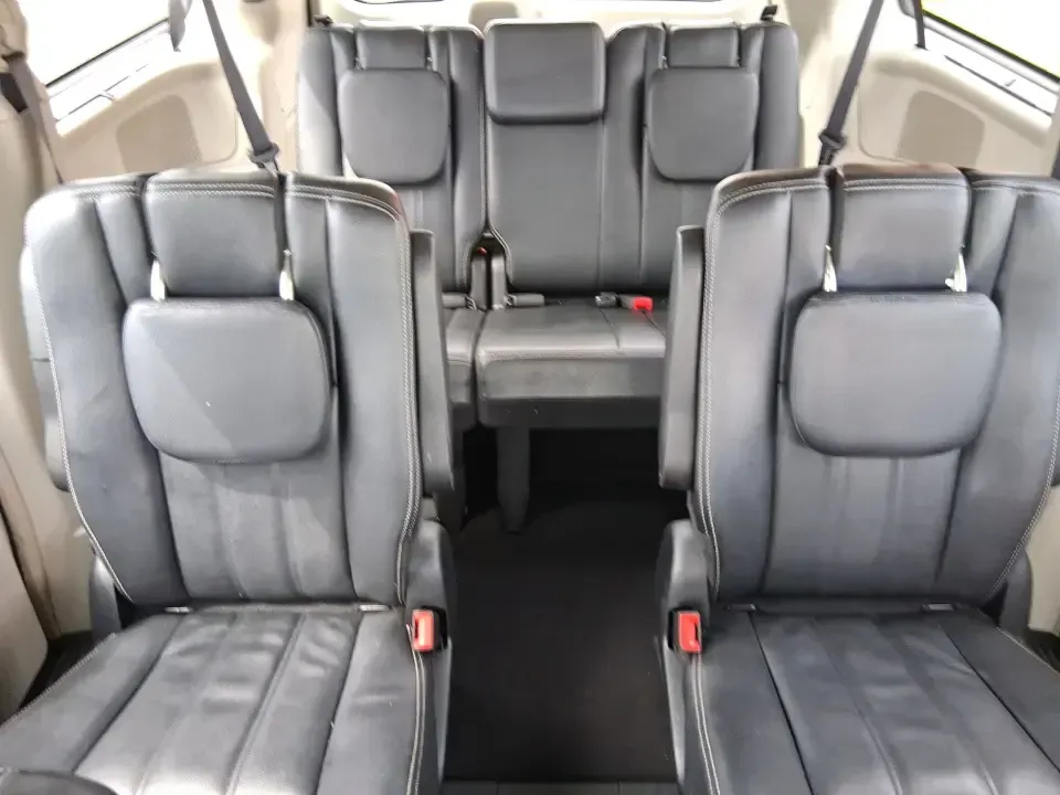 2016 Chrysler Town and Country Touring (2C4RC1BG4GR) with an 3.6L V6 DOHC 24V engine, 6A transmission, located at 1184 Kauffman Ave, Fairborn, OH, 45324, (937) 908-9800, 39.807072, -84.030914 - Load up the kids, the cooler, and the playlist-this 2016 Chrysler Town and Country Touring is built for real life in Fairborn, from school drop-offs and Wright-Patterson AFB commutes to weekend trips up I-675 and family days at Wright State University events. With its comfortable cabin, flexible s - Photo#14