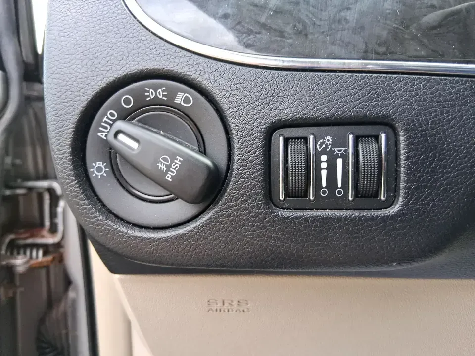2016 Chrysler Town and Country Touring (2C4RC1BG4GR) with an 3.6L V6 DOHC 24V engine, 6A transmission, located at 1184 Kauffman Ave, Fairborn, OH, 45324, (937) 908-9800, 39.807072, -84.030914 - Load up the kids, the cooler, and the playlist-this 2016 Chrysler Town and Country Touring is built for real life in Fairborn, from school drop-offs and Wright-Patterson AFB commutes to weekend trips up I-675 and family days at Wright State University events. With its comfortable cabin, flexible s - Photo#17