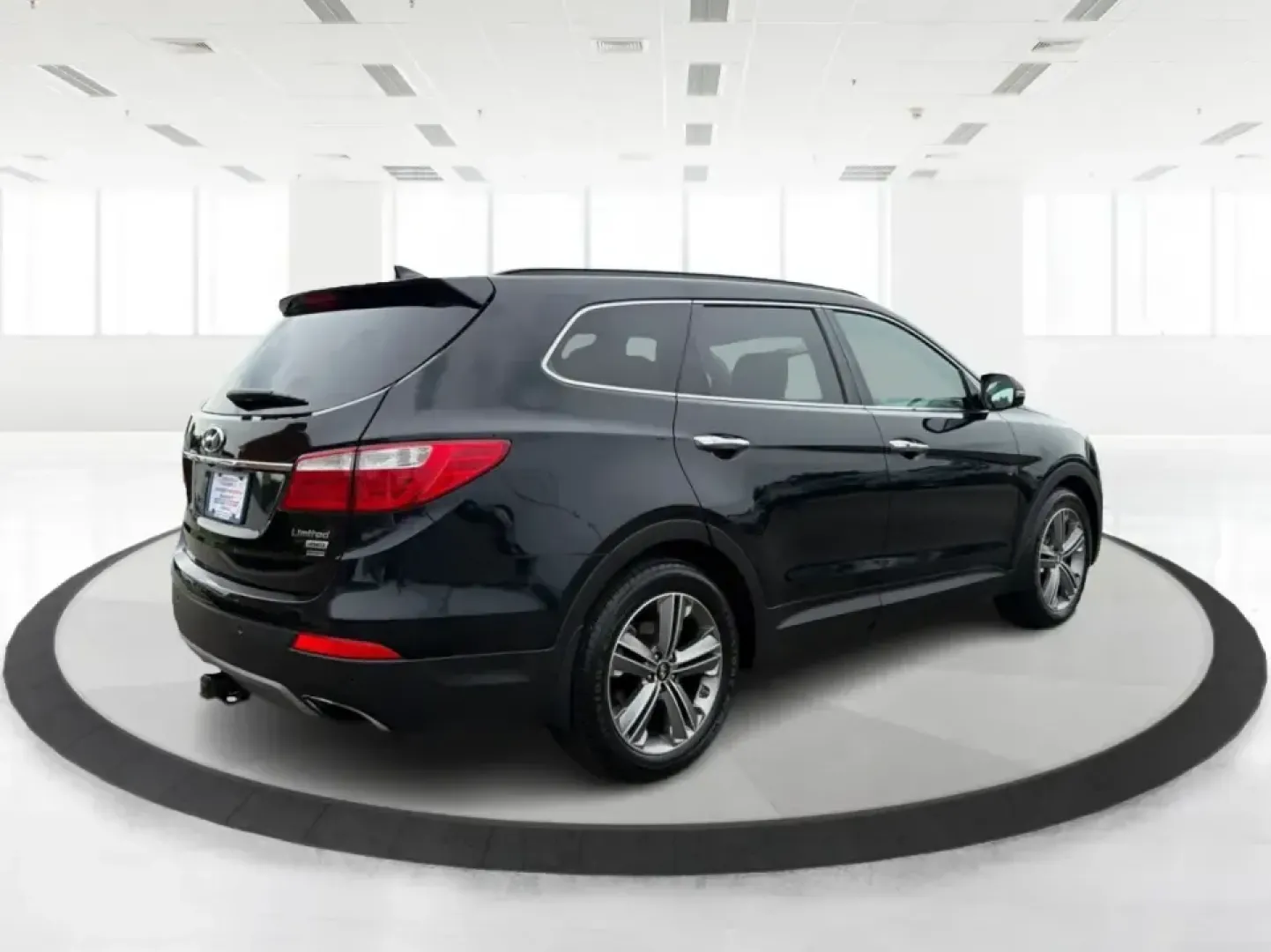 2014 Hyundai Santa Fe Limited AWD (KM8SRDHF4EU) with an 3.3L V6 DOHC 24V engine, 6-Speed Automatic transmission, located at 401 Woodman Dr, Riverside, OH, 45431, (937) 908-9800, 39.760899, -84.123421 - Picture your next weekend: loading up the family for a day at John Bryan State Park, heading out for youth sports in Beavercreek, or cruising I35 and US68 for an easy commute to Dayton. This 2014 Hyundai Santa Fe Limited AWD is built for real life in and around Xenia-roomy enough for growing familie- Photo#2