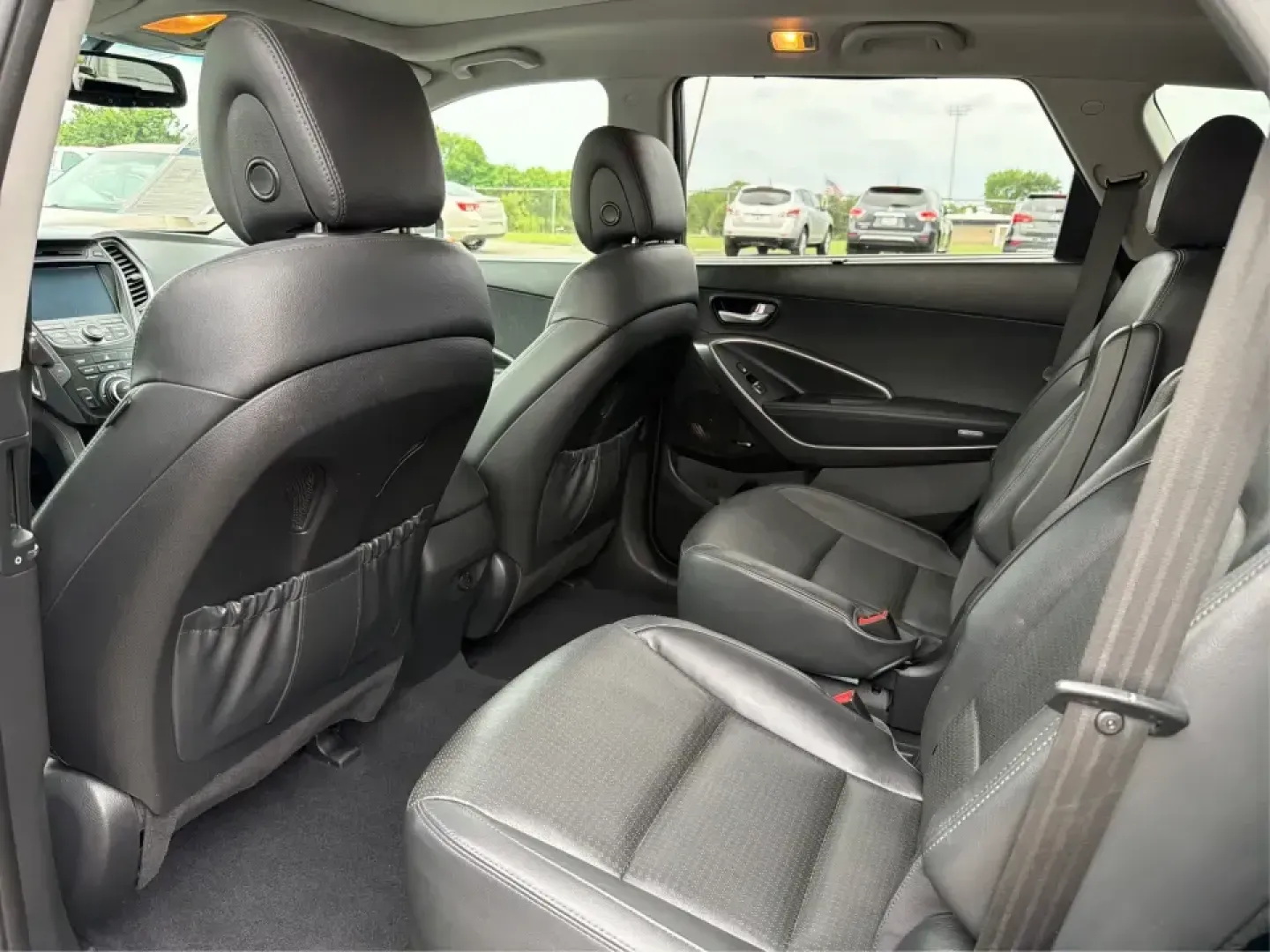 2014 Hyundai Santa Fe Limited AWD (KM8SRDHF4EU) with an 3.3L V6 DOHC 24V engine, 6-Speed Automatic transmission, located at 401 Woodman Dr, Riverside, OH, 45431, (937) 908-9800, 39.760899, -84.123421 - Picture your next weekend: loading up the family for a day at John Bryan State Park, heading out for youth sports in Beavercreek, or cruising I35 and US68 for an easy commute to Dayton. This 2014 Hyundai Santa Fe Limited AWD is built for real life in and around Xenia-roomy enough for growing familie- Photo#10