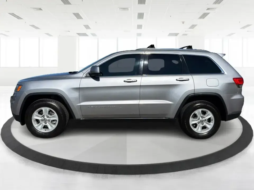 2016 Jeep Grand Cherokee Laredo 2WD (1C4RJEAG4GC) with an 3.6L V6 DOHC 24V engine, 8A transmission, located at 401 Woodman Dr, Riverside, OH, 45431, (937) 908-9800, 39.760899, -84.123421 - Picture your next week: a smooth commute down Route 35, a quick grocery run near Woodman Drive, and a Saturday escape to Carillon Historical Park or a family meet-up at Riverscape MetroPark-without feeling cramped or worn out. This 2016 Jeep Grand Cherokee Laredo 2WD is built for real life in the Mi- Photo#5