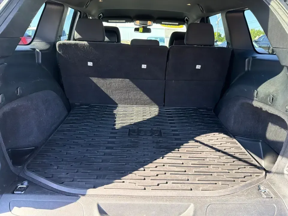 2016 Jeep Grand Cherokee Laredo 2WD (1C4RJEAG4GC) with an 3.6L V6 DOHC 24V engine, 8A transmission, located at 401 Woodman Dr, Riverside, OH, 45431, (937) 908-9800, 39.760899, -84.123421 - Picture your next week: a smooth commute down Route 35, a quick grocery run near Woodman Drive, and a Saturday escape to Carillon Historical Park or a family meet-up at Riverscape MetroPark-without feeling cramped or worn out. This 2016 Jeep Grand Cherokee Laredo 2WD is built for real life in the Mi- Photo#12