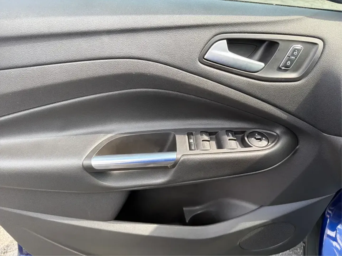 2016 Ford Escape SE FWD (1FMCU0G94GU) with an 2.0L L4 DOHC 16V engine, 6-Speed Automatic transmission, located at 1099 N County Rd 25A, Troy, OH, 45373, (937) 908-9800, 40.057079, -84.212883 - Pack up the kids, load the groceries, or point the nose toward a weekend getaway-this 2016 Ford Escape SE FWD is the kind of compact SUV that fits real life in Troy, Ohio. With seating for five, versatile cargo space, and fuel-friendly efficiency (23 city / 32 highway MPG), it's a smart match for co- Photo#19