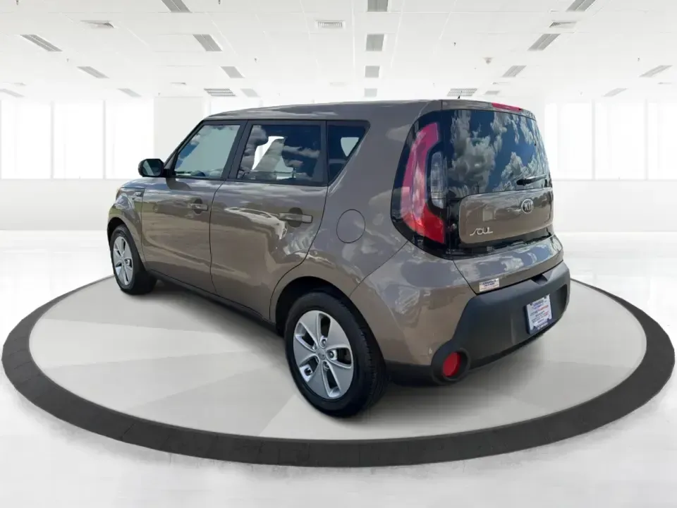 2014 Kia Soul Base (KNDJN2A29E7) with an 1.6L L4 DOHC 16V engine, located at 1951 S Dayton Lakeview Rd., New Carlisle, OH, 45344, (937) 908-9800, 39.890999, -84.050255 - Whether you're a commuter who wants an easy-to-park daily driver, a first-time buyer looking for a practical runabout, or a small family planning weekend trips from New Carlisle to Yellow Springs, this 2014 Kia Soul Base fits the lifestyle. With its tall seating position, flexible cargo space, and c - Photo#4
