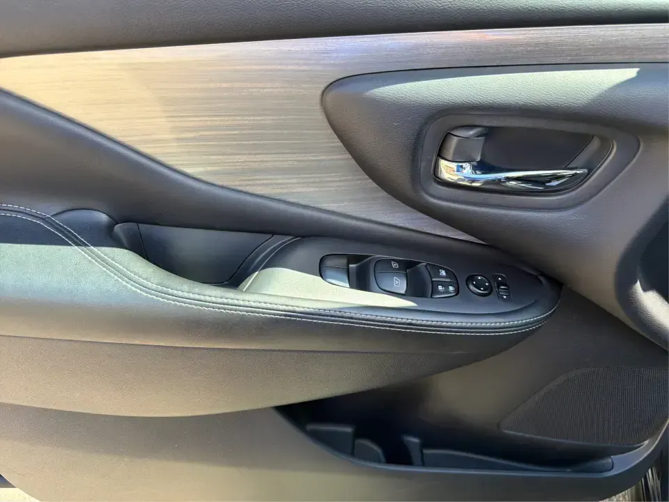 2015 Nissan Murano Platinum AWD (5N1AZ2MH4FN) with an 3.5L V6 DOHC 24V engine, Continuously Variable Transmission transmission, located at 1230 East Main St, Xenia, OH, 45385, (937) 908-9800, 39.688026, -83.910172 - Picture your next weekend escape: five seats filled, luggage packed, and you're cruising from Xenia toward Caesar Creek or up I675 for dinner in Beavercreek-comfortable, confident, and ready for Ohio's changing weather. This 2015 Nissan Murano Platinum AWD is the kind of SUV that fits real life, whe- Photo#16