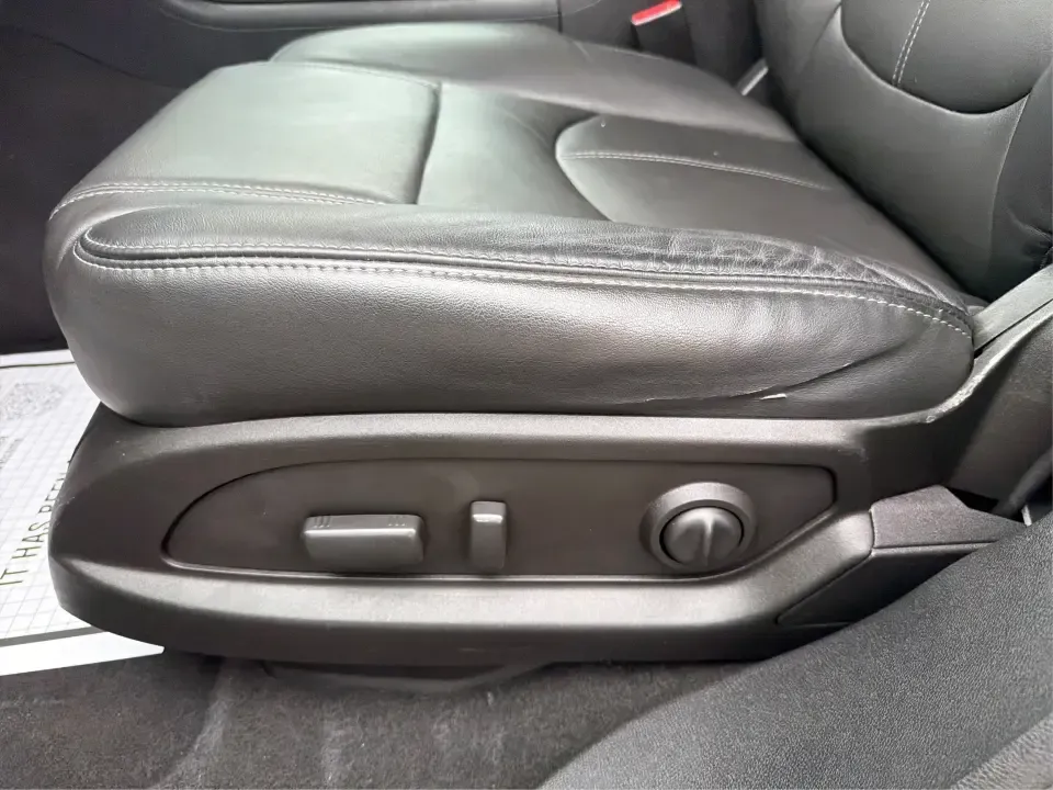 2017 Chevrolet Traverse 2LT AWD (1GNKVHKD4HJ) with an 3.6L V6 DOHC 24V engine, 6A transmission, located at 4508 South Dixie Dr, Moraine, OH, 45439, (937) 908-9800, 39.689976, -84.218452 - Pack up the kids, load the cooler, and point the GPS toward your next weekend getaway-this 2017 Chevrolet Traverse 2LT AWD is built for real-life schedules and real Ohio weather. With seating for up to 7 passengers, available all-wheel drive confidence, and family-friendly flexibility, it's an easy- Photo#18