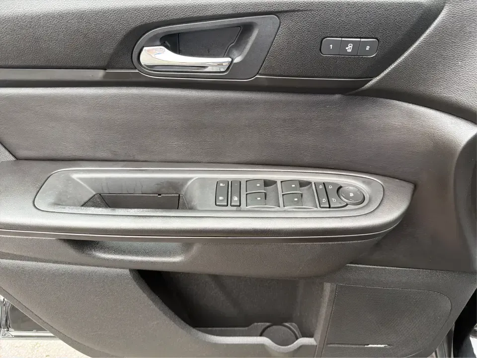 2017 Chevrolet Traverse 2LT AWD (1GNKVHKD4HJ) with an 3.6L V6 DOHC 24V engine, 6A transmission, located at 4508 South Dixie Dr, Moraine, OH, 45439, (937) 908-9800, 39.689976, -84.218452 - Pack up the kids, load the cooler, and point the GPS toward your next weekend getaway-this 2017 Chevrolet Traverse 2LT AWD is built for real-life schedules and real Ohio weather. With seating for up to 7 passengers, available all-wheel drive confidence, and family-friendly flexibility, it's an easy- Photo#19