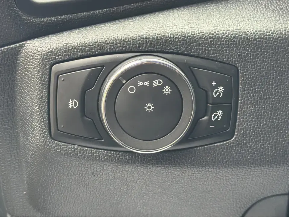 2020 Ford EcoSport SE AWD (MAJ6S3GL0LC) with an 2.0L L4 DOHC 16V engine, 6A transmission, located at 880 E. National Road, Vandalia, OH, 45377, (937) 908-9800, 39.891918, -84.183594 - 2020 Ford EcoSport SE AWD - Photo#16