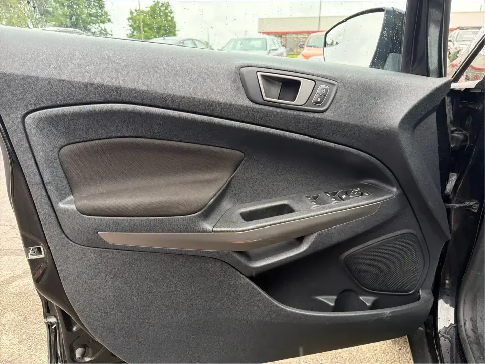 2020 Ford EcoSport SE AWD (MAJ6S3GL0LC) with an 2.0L L4 DOHC 16V engine, 6A transmission, located at 880 E. National Road, Vandalia, OH, 45377, (937) 908-9800, 39.891918, -84.183594 - 2020 Ford EcoSport SE AWD - Photo#18