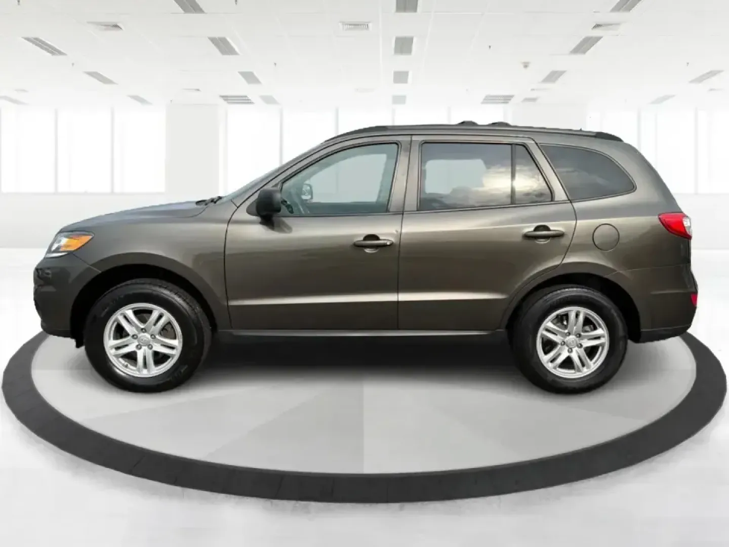2012 Hyundai Santa Fe GLS 2.4 FWD (5XYZG3AB8CG) with an 2.4L L4 DOHC 16V engine, 6-Speed Automatic transmission, located at 8750 N County Rd 25A, Piqua, OH, 45356, (937) 908-9800, 40.164391, -84.232513 - Picture an easy weekend getaway: you load the cooler, fold the second-row seats for extra gear, and head out of Piqua toward Indian Lake or a day trip through the Miami Valley-without needing a giant SUV. This 2012 Hyundai Santa Fe GLS 2.4 is a practical, five-passenger SUV that fits real life, whet- Photo#5