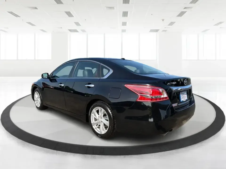 2013 Nissan Altima 2.5 S (1N4AL3AP5DC) with an 2.5L L4 DOHC 16V engine, located at 1099 N County Rd 25A, Troy, OH, 45373, (937) 908-9800, 40.057079, -84.212883 - Need a dependable sedan for the daily commute from Troy to Dayton, quick school drop-offs, or a comfortable weekend run to the Greene County Fairgrounds? This **2013 Nissan Altima 2.5 S** is a practical, fuel-sipping choice that fits real life-easy to park downtown, smooth on longer drives, and room- Photo#4
