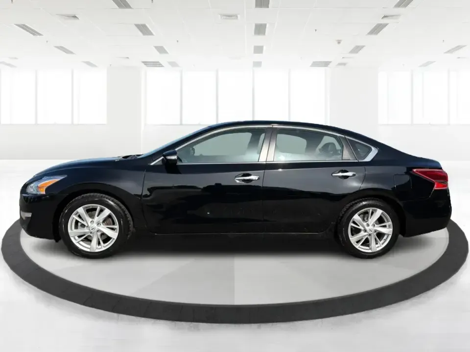 2013 Nissan Altima 2.5 S (1N4AL3AP5DC) with an 2.5L L4 DOHC 16V engine, located at 1099 N County Rd 25A, Troy, OH, 45373, (937) 908-9800, 40.057079, -84.212883 - Need a dependable sedan for the daily commute from Troy to Dayton, quick school drop-offs, or a comfortable weekend run to the Greene County Fairgrounds? This **2013 Nissan Altima 2.5 S** is a practical, fuel-sipping choice that fits real life-easy to park downtown, smooth on longer drives, and room- Photo#5