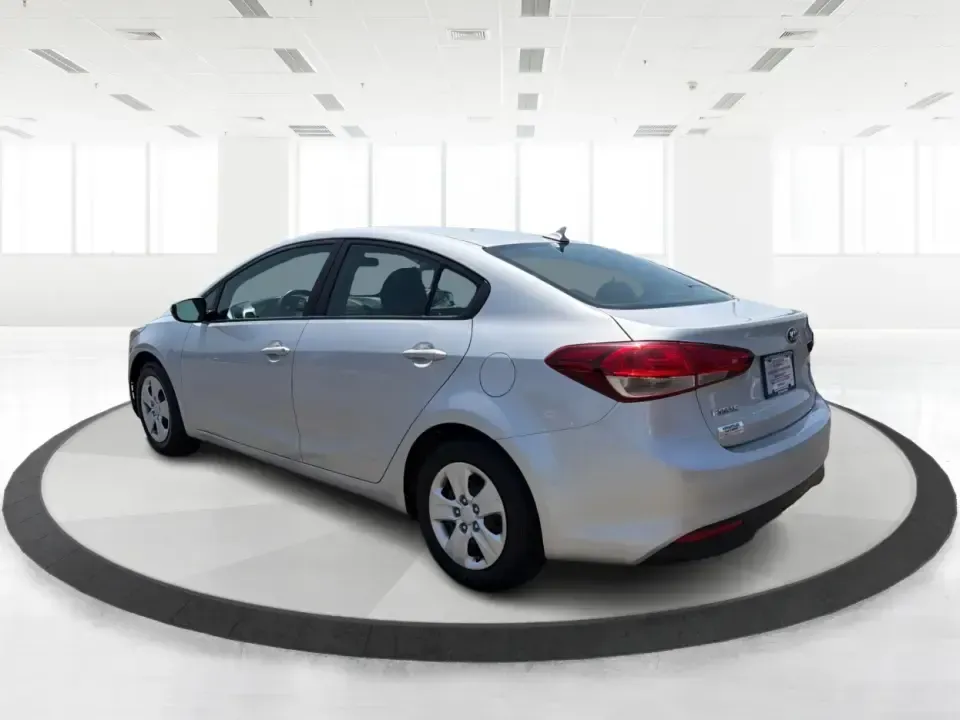 2018 Kia Forte LX 6M (3KPFK4A73JE) with an 2.0L L4 DOHC 16V engine, 6M transmission, located at 1230 East Main St, Xenia, OH, 45385, (937) 908-9800, 39.688026, -83.910172 - Whether you're tackling a daily commute from Xenia to Beavercreek, shuttling kids to practices near Shawnee Park, or planning an easy weekend drive out toward Caesar Creek State Park, this 2018 Kia Forte LX 6M is a smart, practical sedan built for real-life miles. With its efficient footprint, comfo- Photo#4