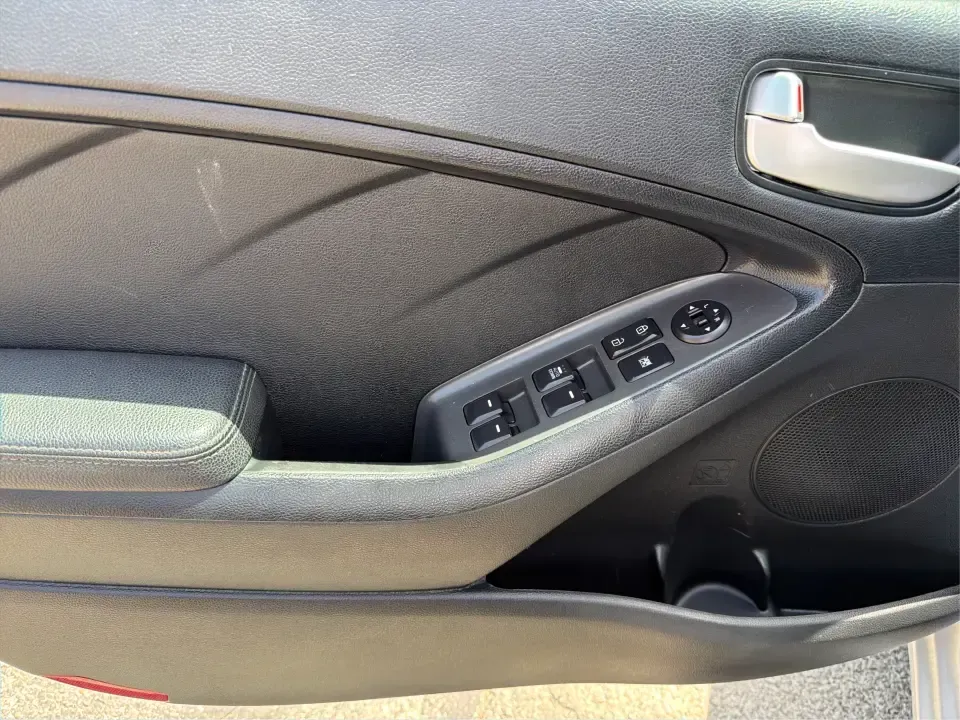 2018 Kia Forte LX 6M (3KPFK4A73JE) with an 2.0L L4 DOHC 16V engine, 6M transmission, located at 1230 East Main St, Xenia, OH, 45385, (937) 908-9800, 39.688026, -83.910172 - Whether you're tackling a daily commute from Xenia to Beavercreek, shuttling kids to practices near Shawnee Park, or planning an easy weekend drive out toward Caesar Creek State Park, this 2018 Kia Forte LX 6M is a smart, practical sedan built for real-life miles. With its efficient footprint, comfo- Photo#17