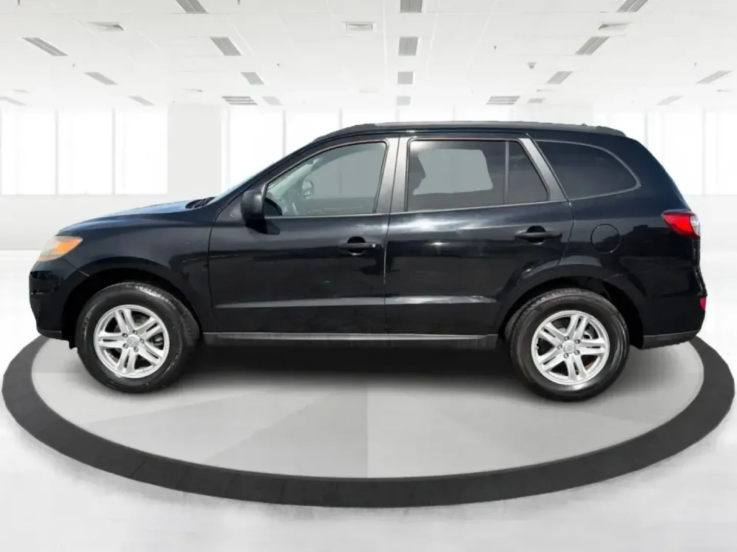 2011 Hyundai Santa Fe GL(Middle-low grade) (5XYZG3AB9BG) with an 2.4L I-4 DOHC engine, located at 1099 N County Rd 25A, Troy, OH, 45373, (937) 908-9800, 40.057079, -84.212883 - Weekend getaways to Hocking Hills, daily commutes down I75, or the after-school shuttle with sports gear in the back-this 2011 Hyundai Santa Fe GL is the kind of SUV that fits real life in and around Troy. With its practical size, confident road manners, and versatile cargo space, it's a smart pick- Photo#5