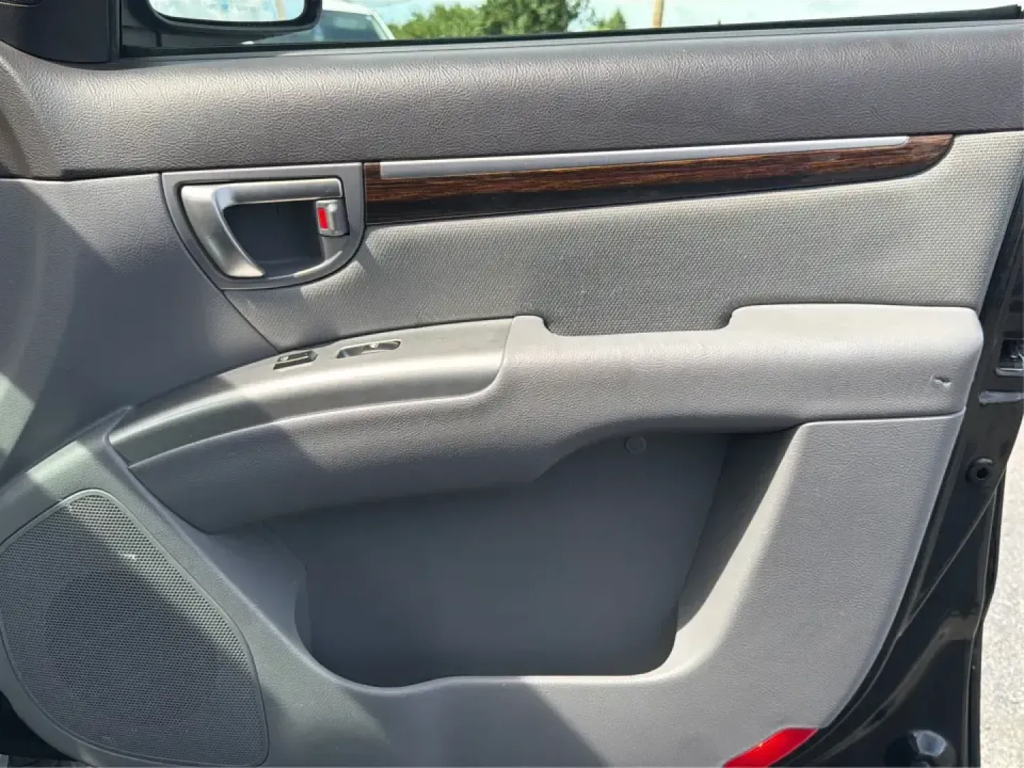 2011 Hyundai Santa Fe GL(Middle-low grade) (5XYZG3AB9BG) with an 2.4L I-4 DOHC engine, located at 1099 N County Rd 25A, Troy, OH, 45373, (937) 908-9800, 40.057079, -84.212883 - Weekend getaways to Hocking Hills, daily commutes down I75, or the after-school shuttle with sports gear in the back-this 2011 Hyundai Santa Fe GL is the kind of SUV that fits real life in and around Troy. With its practical size, confident road manners, and versatile cargo space, it's a smart pick- Photo#19