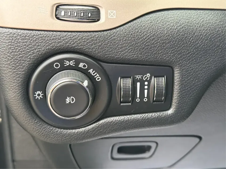 2014 Jeep Cherokee Limited (1C4PJLDB6EW) with an Other engine, located at 8750 N County Rd 25A, Piqua, OH, 45356, (937) 908-9800, 40.164391, -84.232513 - Adventure-ready comfort meets everyday practicality in this 2014 Jeep Cherokee Limited-an ideal fit for commuters heading up I-75, families shuttling between school and practice, or weekend explorers chasing fresh air at Lockington Locks or along the Great Miami River. Finished in Brilliant Black Cr- Photo#17
