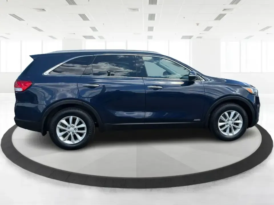 2016 Kia Sorento L / LX (5XYPGDA38GG) with an 2.4L I-4 gasoline direct injection engine, located at 1184 Kauffman Ave, Fairborn, OH, 45324, (937) 908-9800, 39.807072, -84.030914 - Picture your next Ohio weekend: loading up the family for a day at the National Museum of the U.S. Air Force, grabbing snacks near Fairfield Commons, then cruising I675 back home with room for everyone and their gear. This 2016 Kia Sorento L/LX in eye-catching Blaze Blue is built for real life in Fa- Photo#1