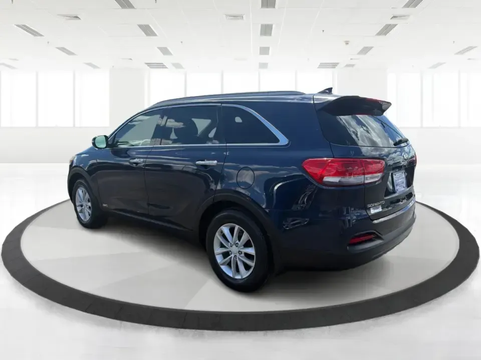 2016 Kia Sorento L / LX (5XYPGDA38GG) with an 2.4L I-4 gasoline direct injection engine, located at 1184 Kauffman Ave, Fairborn, OH, 45324, (937) 908-9800, 39.807072, -84.030914 - Picture your next Ohio weekend: loading up the family for a day at the National Museum of the U.S. Air Force, grabbing snacks near Fairfield Commons, then cruising I675 back home with room for everyone and their gear. This 2016 Kia Sorento L/LX in eye-catching Blaze Blue is built for real life in Fa- Photo#4