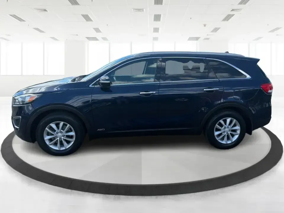 2016 Kia Sorento L / LX (5XYPGDA38GG) with an 2.4L I-4 gasoline direct injection engine, located at 1184 Kauffman Ave, Fairborn, OH, 45324, (937) 908-9800, 39.807072, -84.030914 - Picture your next Ohio weekend: loading up the family for a day at the National Museum of the U.S. Air Force, grabbing snacks near Fairfield Commons, then cruising I675 back home with room for everyone and their gear. This 2016 Kia Sorento L/LX in eye-catching Blaze Blue is built for real life in Fa- Photo#5