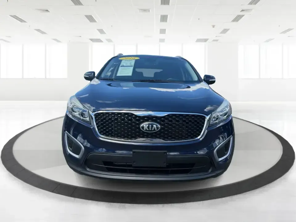 2016 Kia Sorento L / LX (5XYPGDA38GG) with an 2.4L I-4 gasoline direct injection engine, located at 1184 Kauffman Ave, Fairborn, OH, 45324, (937) 908-9800, 39.807072, -84.030914 - Picture your next Ohio weekend: loading up the family for a day at the National Museum of the U.S. Air Force, grabbing snacks near Fairfield Commons, then cruising I675 back home with room for everyone and their gear. This 2016 Kia Sorento L/LX in eye-catching Blaze Blue is built for real life in Fa- Photo#7