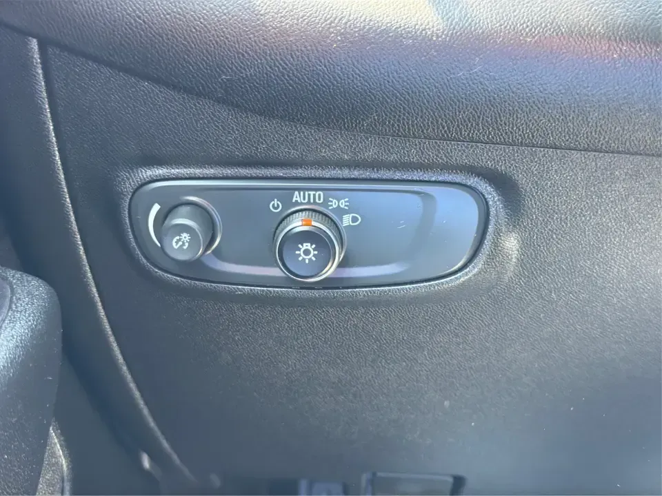 2019 Chevrolet Equinox LT (1LT) (2GNAXUEVXK6) with an 1.5L I-4 gasoline direct injection engine, located at 401 Woodman Dr, Riverside, OH, 45431, (937) 908-9800, 39.760899, -84.123421 - Pack up the kids for a day at Riverscape MetroPark, load up groceries after work, or point the nose toward I675 for a weekend road trip-this 2019 Chevrolet Equinox LT (1LT) is the kind of practical, do-it-all SUV that fits real life in the Miami Valley. With seating for five, a versatile cargo area,- Photo#17