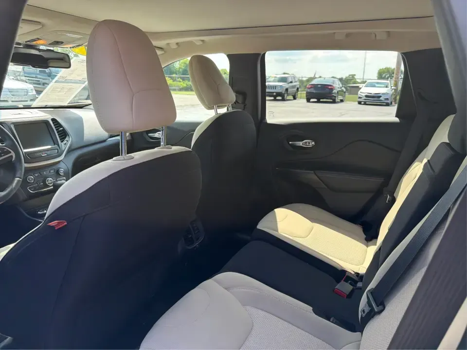 2017 Jeep Cherokee Latitude, Longitude, North (1C4PJMCB9HW) with an Other engine, located at 1184 Kauffman Ave, Fairborn, OH, 45324, (937) 908-9800, 39.807072, -84.030914 - Weekend escapes to John Bryan State Park, snowy commutes to Wright-Patterson AFB, and everyday errands along Dayton Yellow Springs Road all feel more doable in a capable crossover with true Jeep confidence. This 2017 Jeep Cherokee in Diamond Black Crystal Pearlcoat is a smart fit for drivers who wan- Photo#10