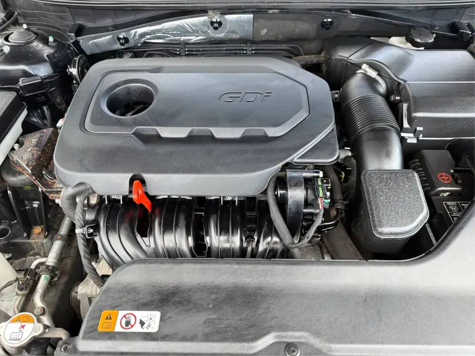 2015 Hyundai Sonata Sport (5NPE34AF9FH) with an 2.4L L4 DOHC 16V engine, 6-Speed Automatic transmission, located at 401 Woodman Dr, Riverside, OH, 45431, (937) 908-9800, 39.760899, -84.123421 - Need a dependable, comfortable sedan for the daily commute from Riverside to Wright-Patterson AFB, quick school drop-offs, or weekend drives down I675 and US35 toward Dayton? This 2015 Hyundai Sonata Sport is built for real-life schedules-smooth on longer stretches, easy to park around busy shopping- Photo#11