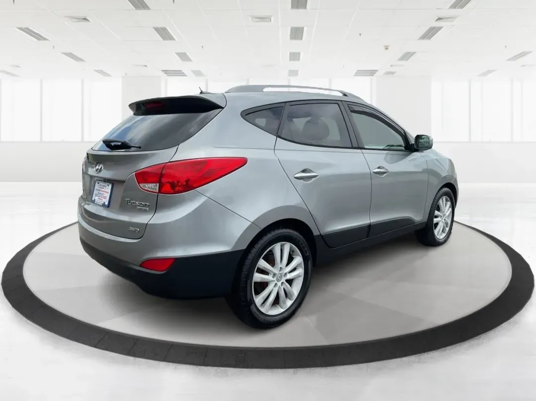 2013 Hyundai Tucson Limited (KM8JUCAC4DU) with an Other engine, located at 4508 South Dixie Dr, Moraine, OH, 45439, (937) 908-9800, 39.689976, -84.218452 - **Discover Your New Adventure Vehicle: 2013 Hyundai Tucson Limited at Advantage Car and Credit!** <br /> <br /> Are you searching for the perfect SUV that combines style, comfort, and versatility? Look no further than this striking 2013 Hyundai Tucson Limited, located right here at Advantage Car an - Photo#2